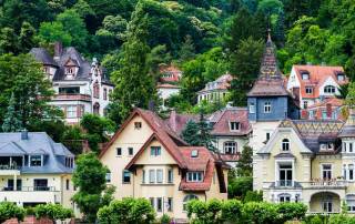 eine Landschaft mit Immobilien